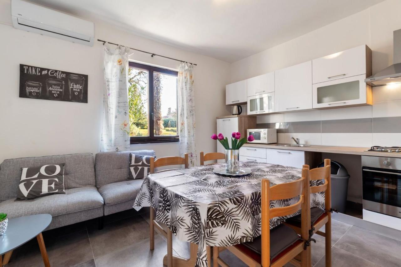 Apartment Greta Лабин Екстер'єр фото